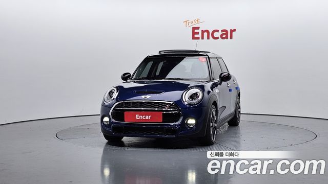 MINI Cooper S 5Door Standard 3rd 2018 — фото 3