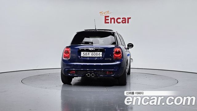 MINI Cooper S 5Door Standard 3rd 2018 — фото 4