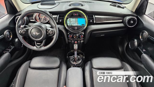 MINI Cooper S 5Door Standard 3rd 2018 — фото 7