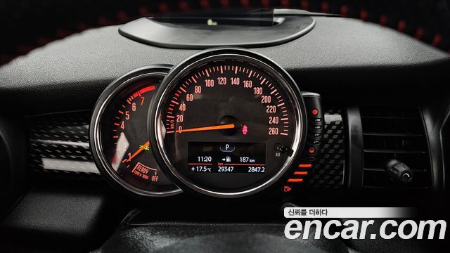 MINI Cooper S 5Door Standard 3rd 2018 — фото 8