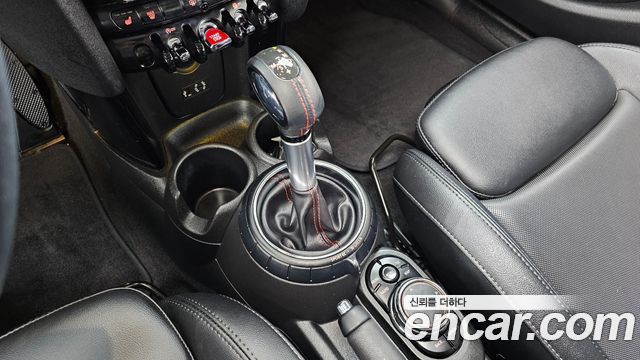 MINI Cooper S 5Door Standard 3rd 2018 — фото 9