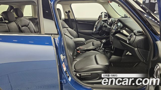 MINI Cooper S 5Door Standard 3rd 2018 — фото 10