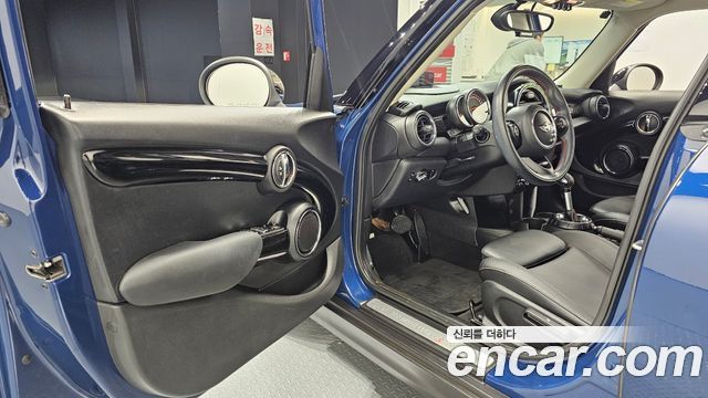 MINI Cooper S 5Door Standard 3rd 2018 — фото 11