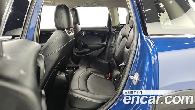 MINI Cooper S 5Door Standard 3rd 2018 — фото 12