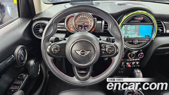 MINI Cooper S 5Door Standard 3rd 2018 — фото 13