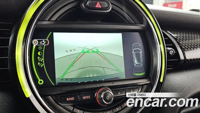 MINI Cooper S 5Door Standard 3rd 2018 — фото 15