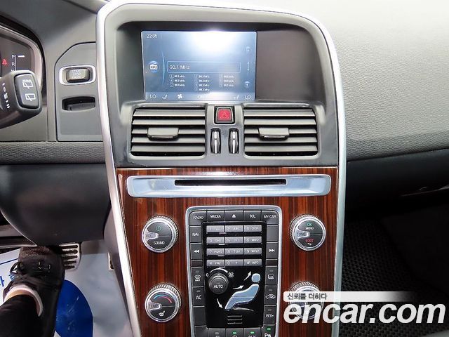 Volvo XC60 D4 1st 2015 — фото 16