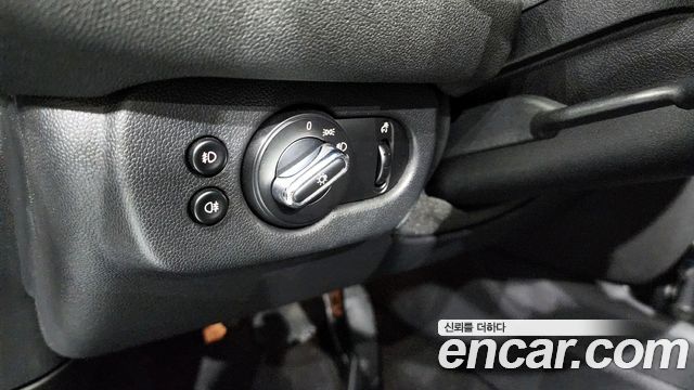 MINI Cooper Clubman Standard 2nd 2019 — фото 16
