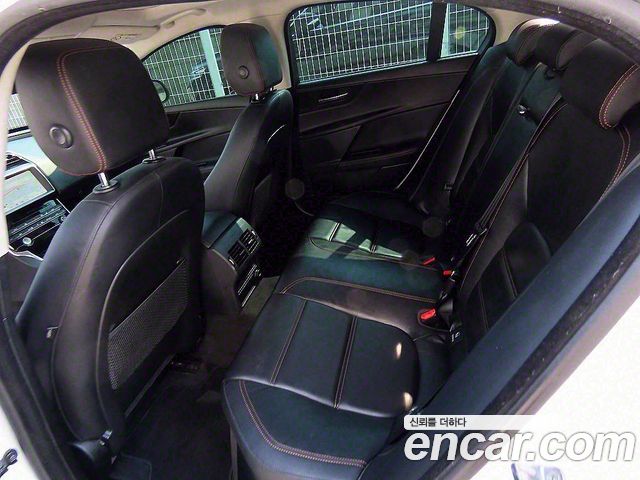 Jaguar XE 20d Perstige AWD 2017 — фото 15