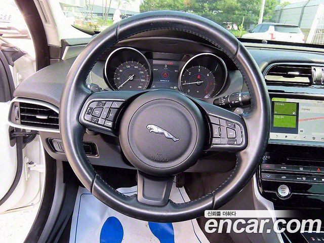 Jaguar XE 20d Perstige AWD 2017 — фото 16