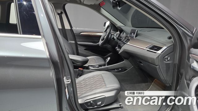 BMW X1 (F48) xDrive 20i Advantage 2021 — фото 11