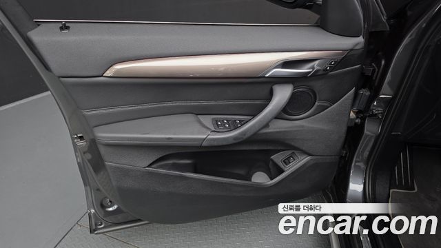 BMW X1 (F48) xDrive 20i Advantage 2021 — фото 24
