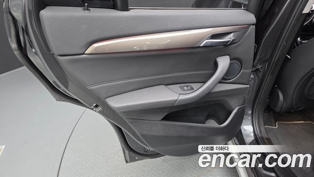 BMW X1 (F48) xDrive 20i Advantage 2021 — фото 25