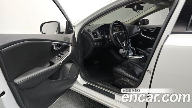 Volvo V40 D3 2nd 2018 — фото 10