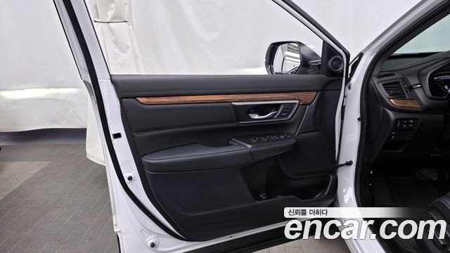 Honda CR-V (V) 2.0 Hybrid Touring 4WD 2022 — фото 24