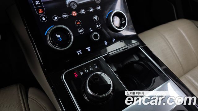 Land Rover Range Rover Velar 3.0 D300 R-Dynamic HSE 2018 — фото 9
