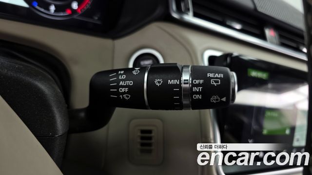 Land Rover Range Rover Velar 3.0 D300 R-Dynamic HSE 2018 — фото 29