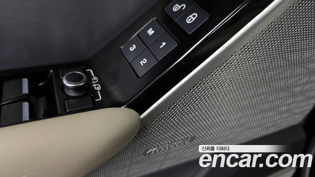 Land Rover Range Rover Velar 3.0 D300 R-Dynamic HSE 2018 — фото 30
