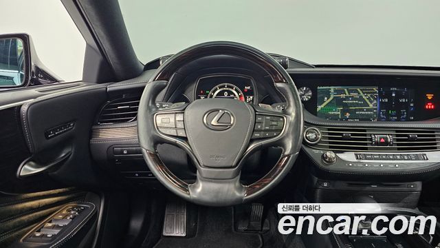 Lexus LS500 (V) 3.5 Luxury AWD 2018 — фото 12