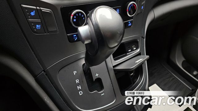 Hyundai Grand Starex Van 5-Seater Modern 2021 — фото 9
