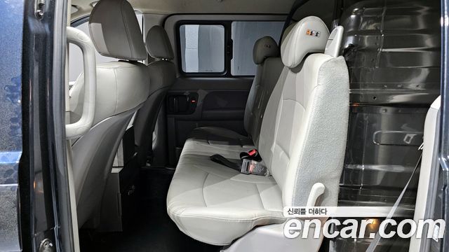 Hyundai Grand Starex Van 5-Seater Modern 2021 — фото 12