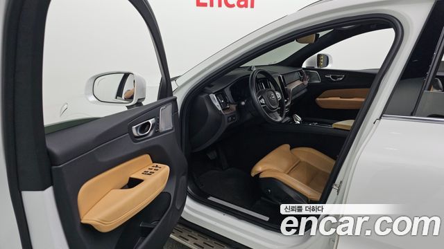 Volvo XC60 (II) B6 Inscirtion 2022 — фото 10