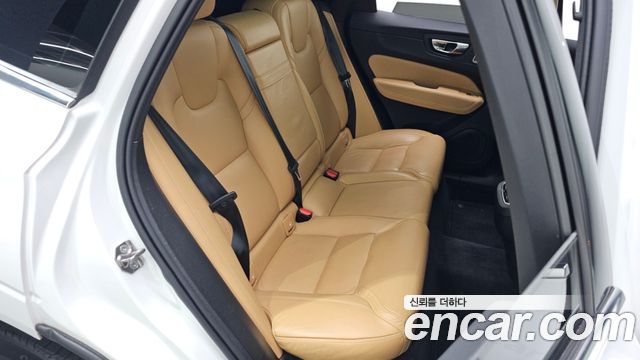 Volvo XC60 (II) B6 Inscirtion 2022 — фото 12