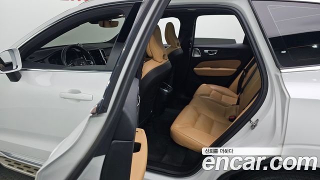 Volvo XC60 (II) B6 Inscirtion 2022 — фото 13