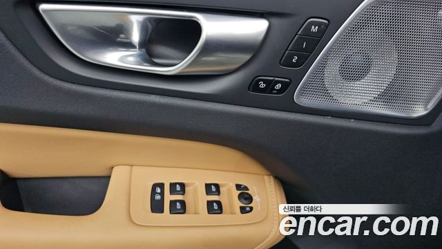 Volvo XC60 (II) B6 Inscirtion 2022 — фото 19