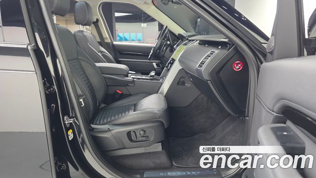 Land Rover Discovery 5 D250 S 2022 — фото 11