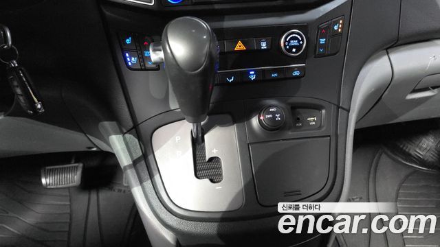 Hyundai Grand Starex 4WD Urban 9-Seater Premium 2021 — фото 9