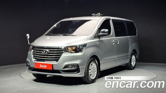 Hyundai Grand Starex Van 3-Seater Smart