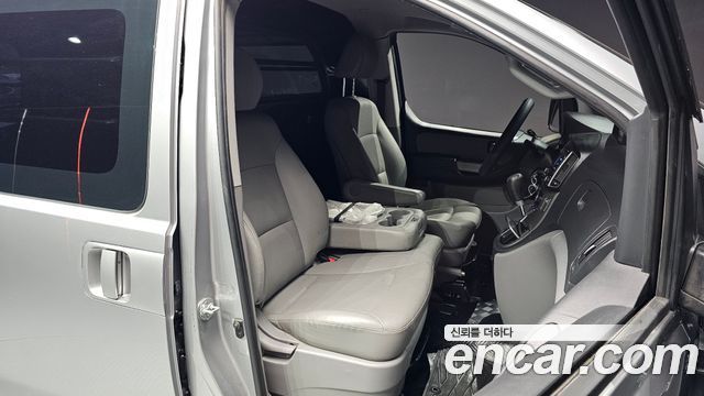 Hyundai Grand Starex Van 3-Seater Smart 2021 — фото 16