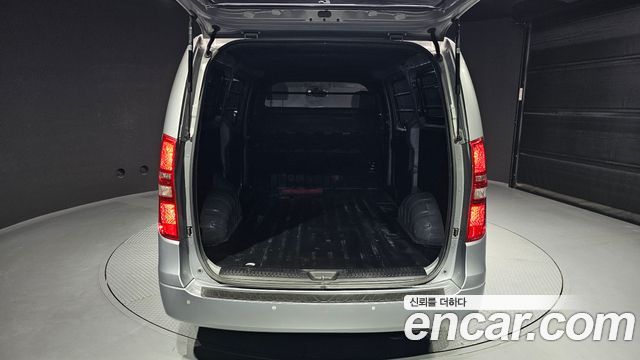 Hyundai Grand Starex Van 3-Seater Smart 2021 — фото 24