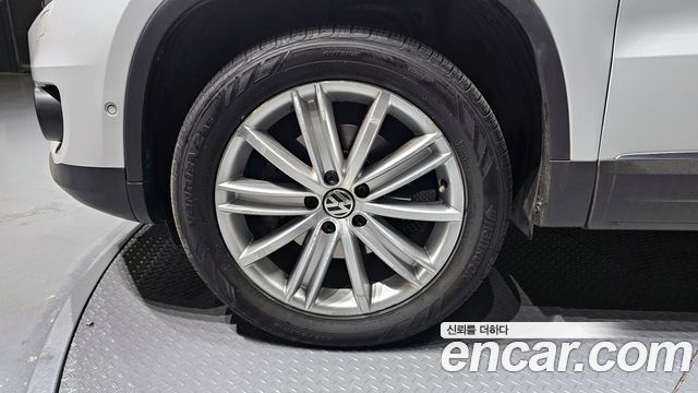 Volkswagen Tiguan 2.0 TDI  Premium 5N 2015 — фото 5