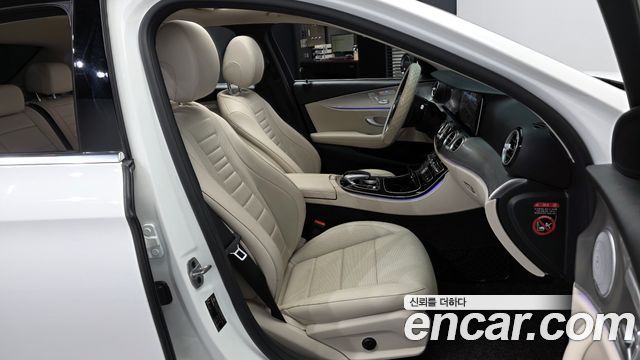Mercedes-Benz E-Class (W213) E300 AMG Line 2019 — фото 11