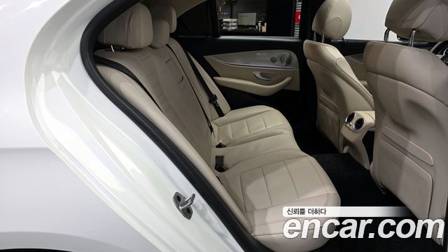 Mercedes-Benz E-Class (W213) E300 AMG Line 2019 — фото 12