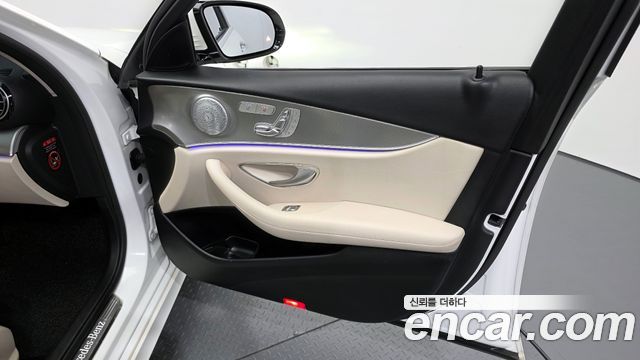 Mercedes-Benz E-Class (W213) E300 AMG Line 2019 — фото 24