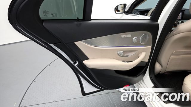 Mercedes-Benz E-Class (W213) E300 AMG Line 2019 — фото 25