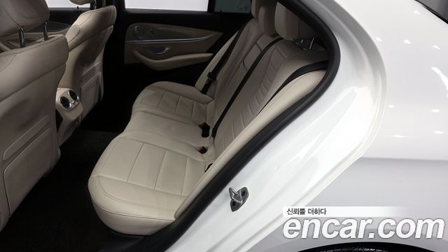 Mercedes-Benz E-Class (W213) E300 AMG Line 2019 — фото 26