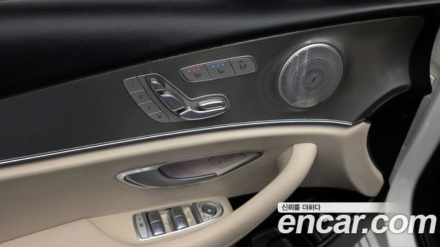 Mercedes-Benz E-Class (W213) E300 AMG Line 2019 — фото 29
