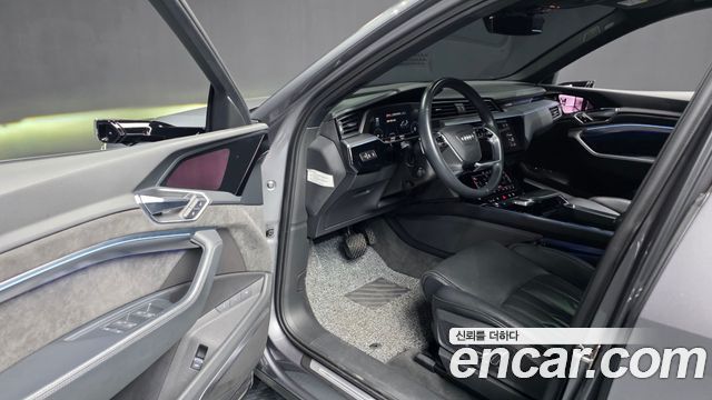 Audi e-tron 55 Quattro 2020 — фото 10