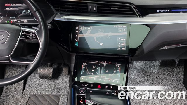 Audi e-tron 55 Quattro 2020 — фото 14