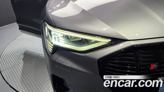 Audi e-tron 55 Quattro 2020 — фото 22