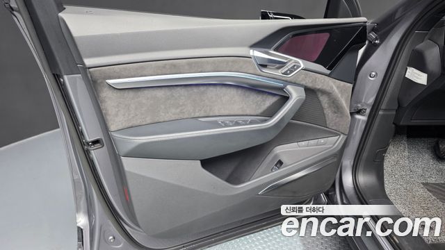 Audi e-tron 55 Quattro 2020 — фото 24