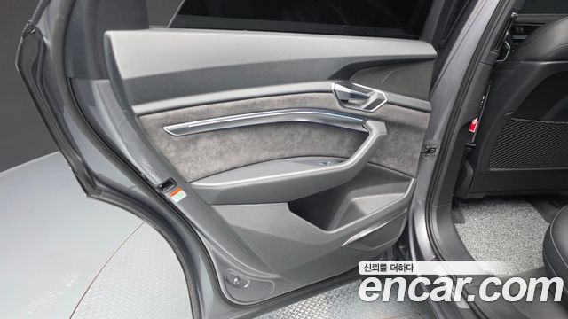 Audi e-tron 55 Quattro 2020 — фото 25