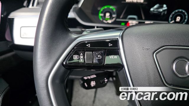 Audi e-tron 55 Quattro 2020 — фото 33