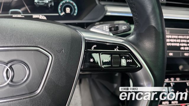 Audi e-tron 55 Quattro 2020 — фото 34