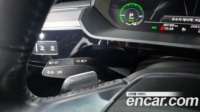 Audi e-tron 55 Quattro 2020 — фото 35