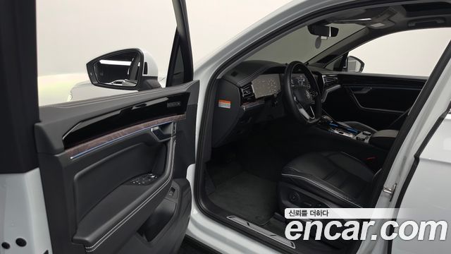 Volkswagen Touareg (III) 3.0 TDI Prestige 2024 — фото 10
